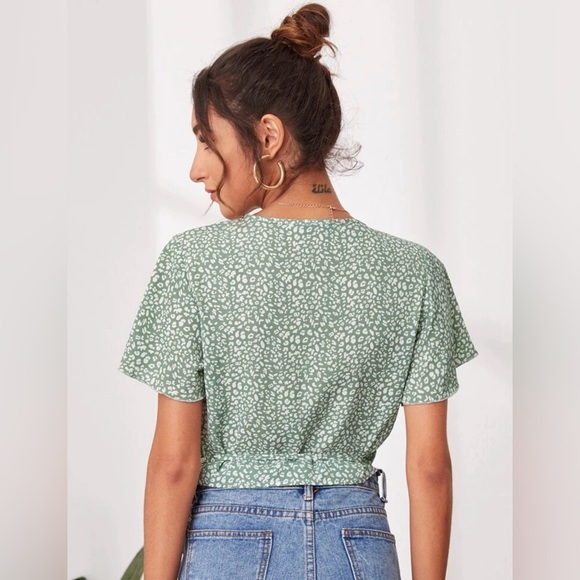 SHEIN Leopard Print Tie-Hem Crop Top - Size Large - Picture 3 of 5